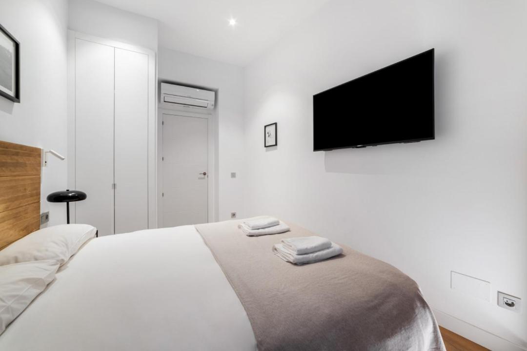 2 Bedrooms 1 Bathroom Furnished - Centro - Equipped & Stylish - Minty Stay Мадрид Екстериор снимка