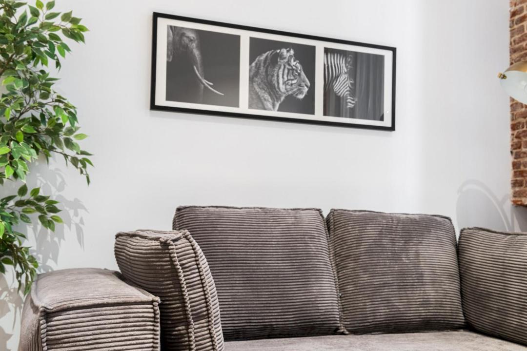 2 Bedrooms 1 Bathroom Furnished - Centro - Equipped & Stylish - Minty Stay Мадрид Екстериор снимка