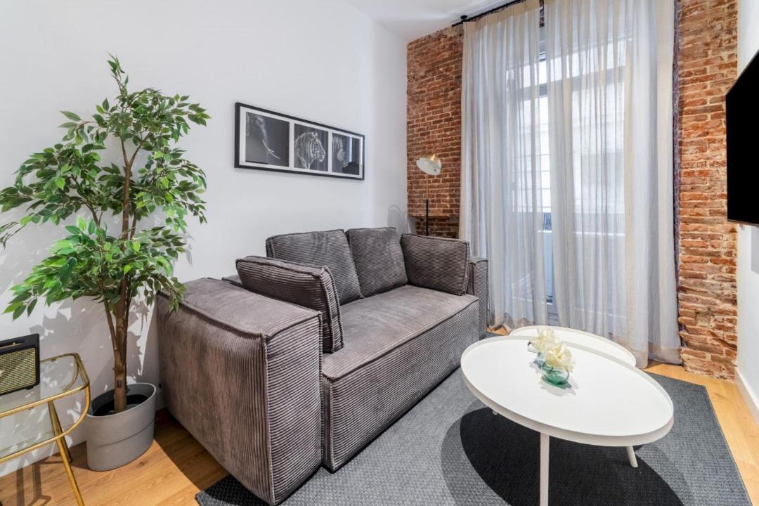 2 Bedrooms 1 Bathroom Furnished - Centro - Equipped & Stylish - Minty Stay Мадрид Екстериор снимка